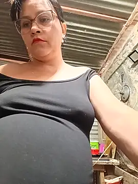 Snapshot of promiscuous-indecent-momm chatting on 07-22-26, 09:39 promiscuous-indecent-momm online show from 07-22-26, 09:39