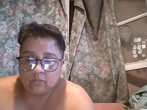 Snapshot of erinadarling79 chatting on 02-16-25, 01:03 erinadarling79 online show from 02-16-25, 01:03