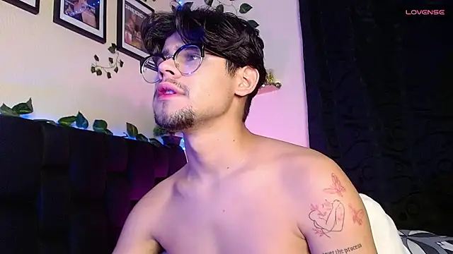 Snapshot of isaac-saenz chatting on 02-18-25, 09:42 isaac-saenz online show from 02-18-25, 09:42