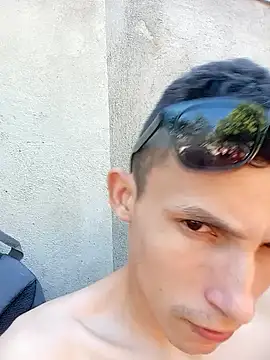 Snapshot of Isak_Millan chatting on 10-05-25, 08:51 Isak Millan online show from 10-05-25, 08:51