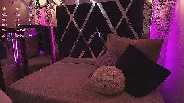 charlotte bluee online show from 09-15-25, 06:52