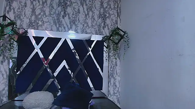 charlotte bluee online show from 10-04-25, 06:50