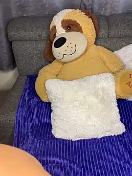 ZafiroKlein online show from 11-18-25, 08:46