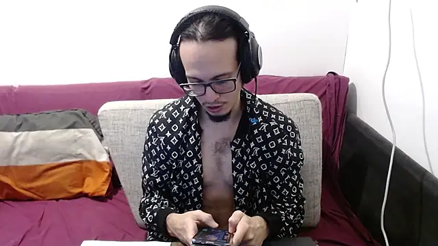 Snapshot of cholitohermoso chatting on 07-15-26, 02:44 cholitohermoso online show from 07-15-26, 02:44