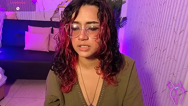 kristen tay online show from 04-12-26, 03:22