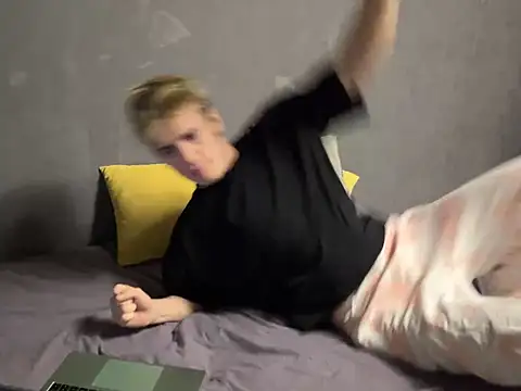 Snapshot of EdwinBlaze chatting on 02-15-25, 03:52 EdwinBlaze online show from 02-15-25, 03:52