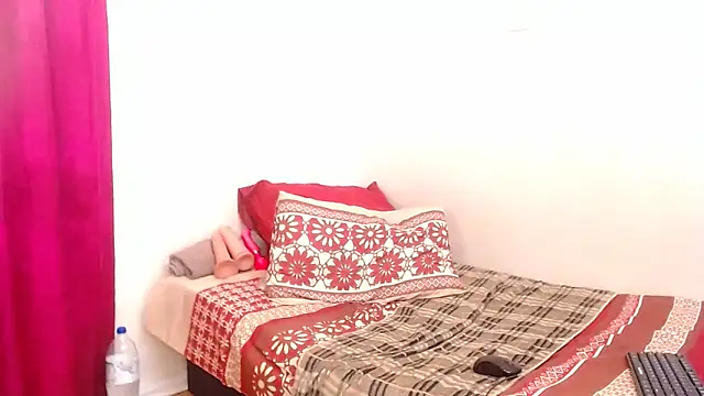 Snapshot of CurvyCutiexx94 chatting on 11-11-25, 06:02 CurvyCutiexx94 online show from 11-11-25, 06:02