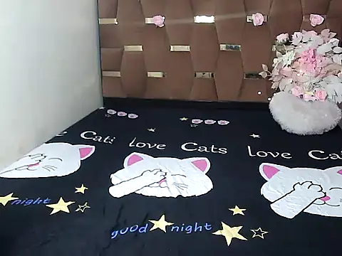 Snapshot of megancatluna chatting on 09-14-25, 04:22 megancatluna online show from 09-14-25, 04:22
