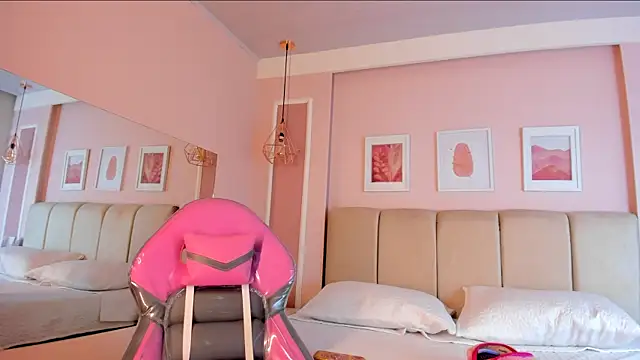 Snapshot of Annie_rhoades chatting on 12-16-25, 12:54 Annie rhoades online show from 12-16-25, 12:54