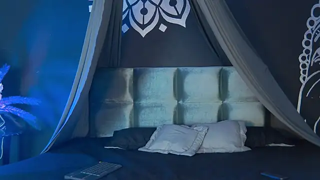 Arii moon online show from 09-16-25, 07:15