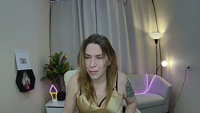 TessaDaybreak online show from 03-11-26, 09:04