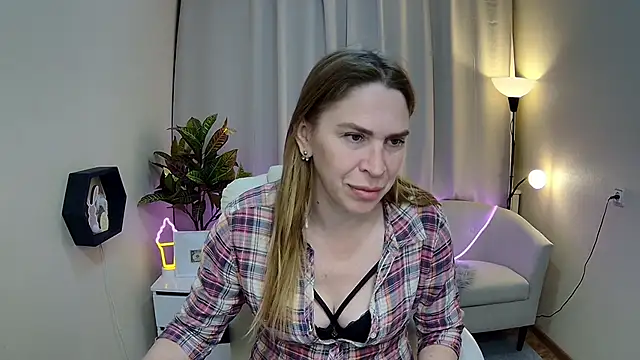Snapshot of TessaDaybreak chatting on 05-16-26, 06:21 TessaDaybreak online show from 05-16-26, 06:21
