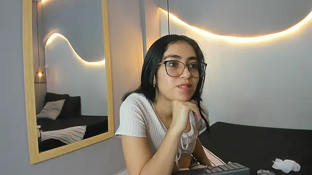 lucelly 15 online show from 10-24-25, 12:01