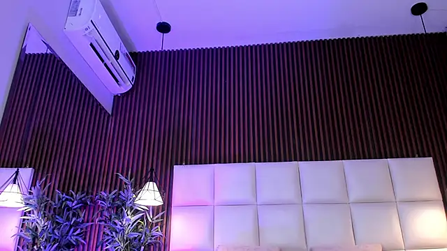 MelanieHillss online show from 04-23-26, 04:35