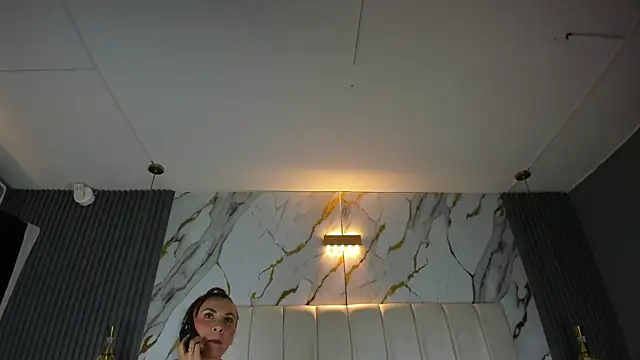 EvaMillins online show from 12-20-25, 04:08