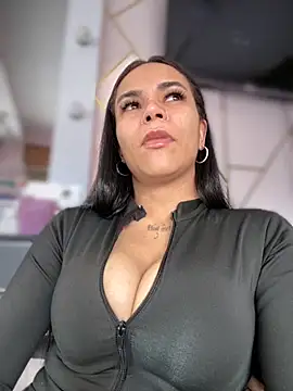 Naatalia online show from 10-28-25, 05:37