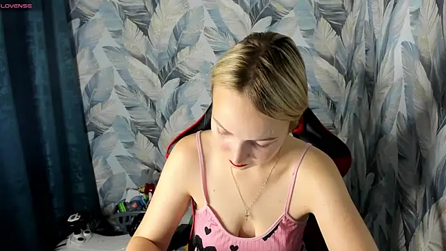 Snapshot of stella_leex chatting on 11-06-25, 05:58 stella leex online show from 11-06-25, 05:58