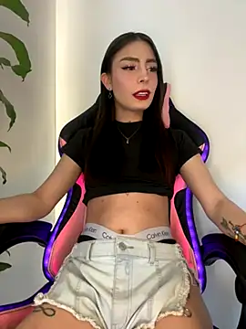 Snapshot of candycami19 chatting on 09-24-25, 09:18 candycami19 online show from 09-24-25, 09:18