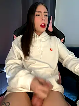 Snapshot of candycami19 chatting on 09-28-25, 04:45 candycami19 online show from 09-28-25, 04:45