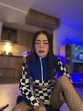 Snapshot of candycami19 chatting on 10-16-25, 04:46 candycami19 online show from 10-16-25, 04:46