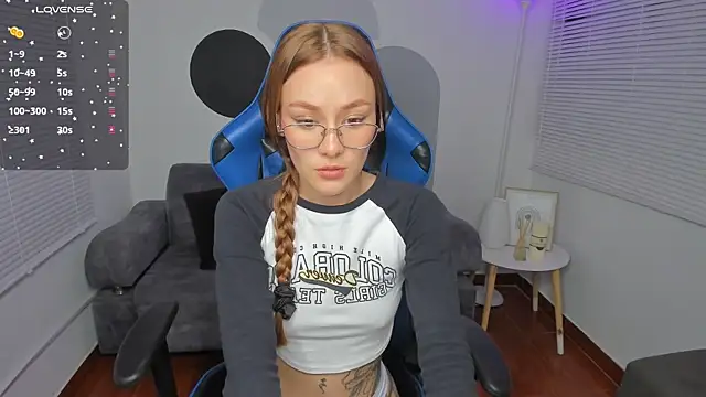 Snapshot of Elizabeth_sarmiento chatting on 02-28-25, 09:55 Elizabeth sarmiento online show from 02-28-25, 09:55