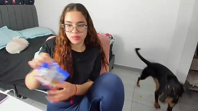 Snapshot of Greciaruiz_ chatting on 10-10-25, 12:53 Greciaruiz online show from 10-10-25, 12:53
