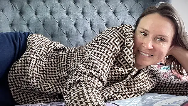 Snapshot of eatmypie69 chatting on 09-11-25, 09:31 eatmypie69 online show from 09-11-25, 09:31