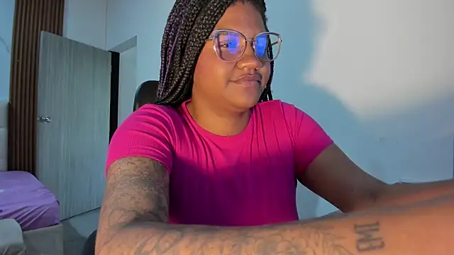 Snapshot of ZahraRose chatting on 12-13-25, 08:04 ZahraRose online show from 12-13-25, 08:04