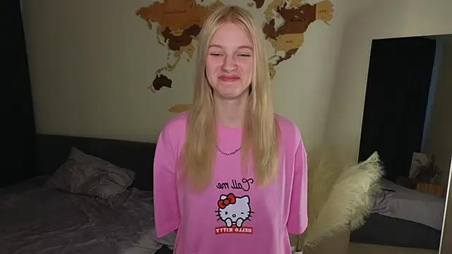 Snapshot of EdlaHewell chatting on 02-21-25, 09:13 EdlaHewell online show from 02-21-25, 09:13