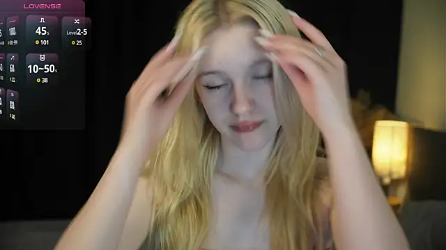 Snapshot of EdlaHewell chatting on 03-13-25, 01:07 EdlaHewell online show from 03-13-25, 01:07