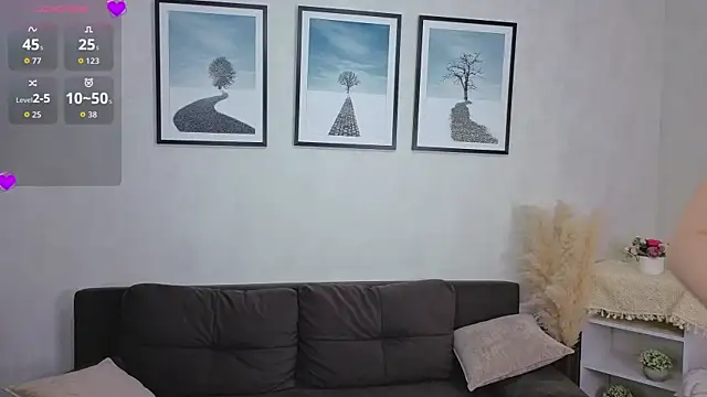 Snapshot of EdlaHewell chatting on 10-02-25, 11:23 EdlaHewell online show from 10-02-25, 11:23