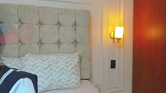 Snapshot of JasmineRoss_1 chatting on 09-10-25, 07:25 JasmineRoss 1 online show from 09-10-25, 07:25