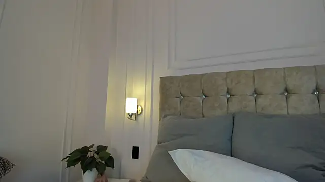 Snapshot of JasmineRoss_1 chatting on 11-04-25, 07:02 JasmineRoss 1 online show from 11-04-25, 07:02