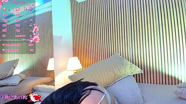 Snapshot of MichelleOwens chatting on 02-25-25, 11:11 MichelleOwens online show from 02-25-25, 11:11