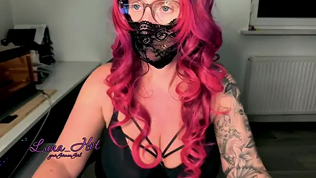 Snapshot of Lunalein chatting on 11-20-25, 08:30 Lunalein online show from 11-20-25, 08:30