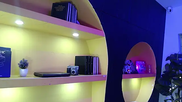 AnahisBennett online show from 04-10-26, 04:39