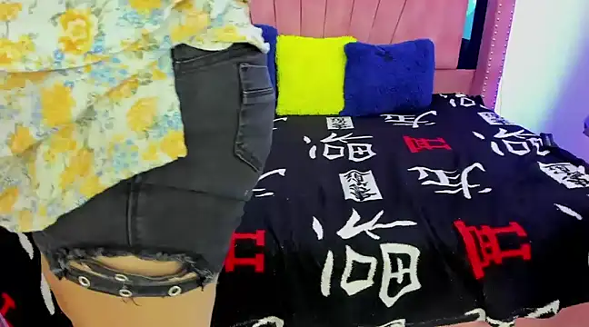 Snapshot of WendyThomson chatting on 02-18-25, 12:49 WendyThomson online show from 02-18-25, 12:49