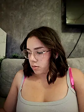 EmmaSulivan online show from 12-15-25, 07:07