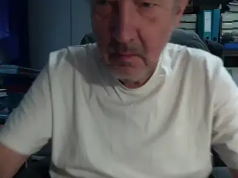 Snapshot of HMStraps01 chatting on 12-19-24, 11:29 HMStraps01 online show from 12-19-24, 11:29