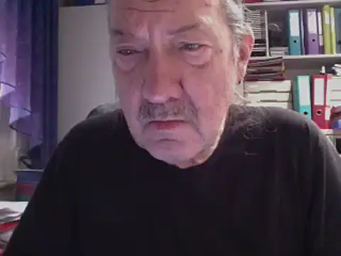 Snapshot of HMStraps01 chatting on 02-12-25, 07:23 HMStraps01 online show from 02-12-25, 07:23