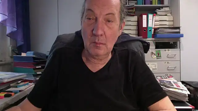 Snapshot of HMStraps01 chatting on 02-26-25, 01:30 HMStraps01 online show from 02-26-25, 01:30