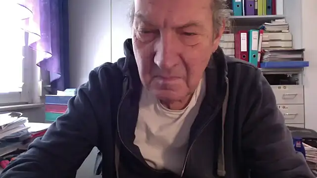 Snapshot of HMStraps01 chatting on 03-04-25, 12:55 HMStraps01 online show from 03-04-25, 12:55