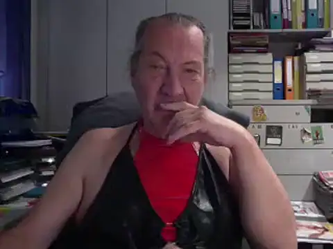 Snapshot of HMStraps01 chatting on 10-10-25, 10:25 HMStraps01 online show from 10-10-25, 10:25