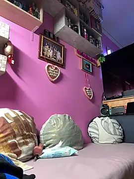 Snapshot of sexymelli18 chatting on 10-25-25, 05:30 sexymelli18 online show from 10-25-25, 05:30