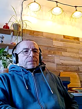 Xavspank2 online show from 02-16-26, 10:55