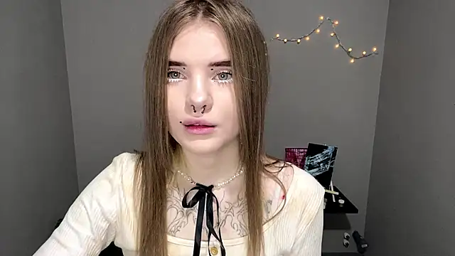 Snapshot of CarolinePepper chatting on 03-14-25, 05:13 CarolinePepper online show from 03-14-25, 05:13