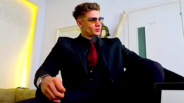 MaxKaiden online show from 04-18-26, 05:00