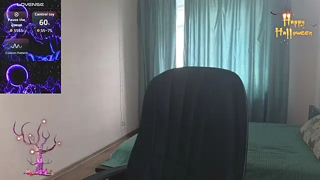 Sandra Snowflake online show from 10-31-25, 11:00