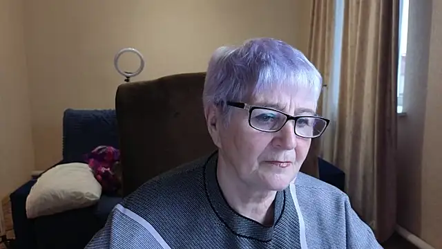 Sandra Snowflake online show from 04-27-26, 04:21