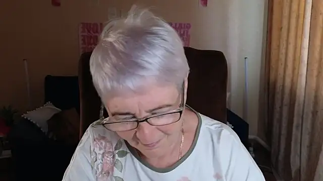 Sandra Snowflake online show from 05-25-26, 04:29